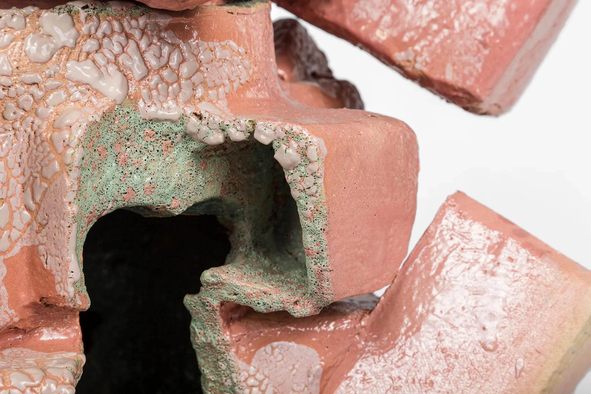Detalle de una cerámica de Sofía Donovan
